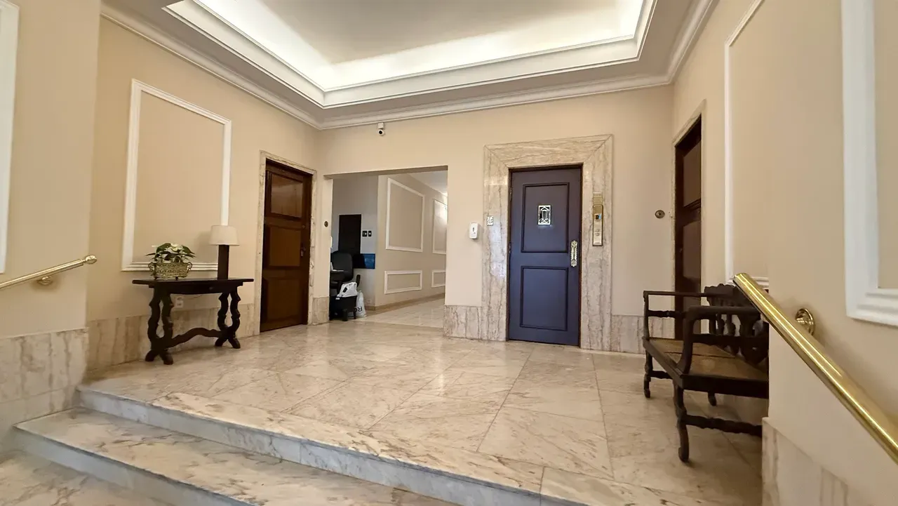 4-bedroom apartment, 1 with its own bathroom, 240 m² — photo 25