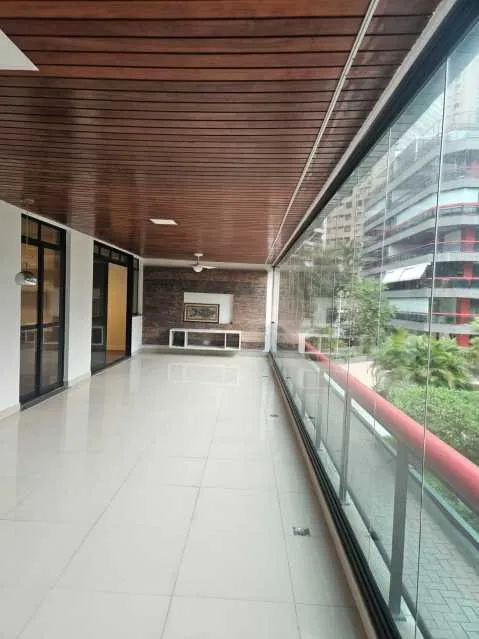 Apartment with 4 bedrooms and 5 bathrooms — photo 11