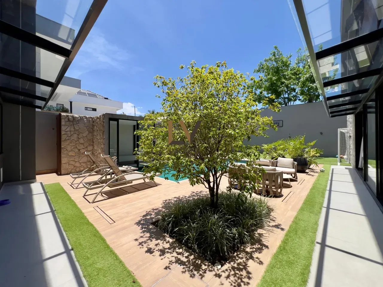 Furnished house with 800 m², 5 bedrooms and open-plan kitchen — photo 55