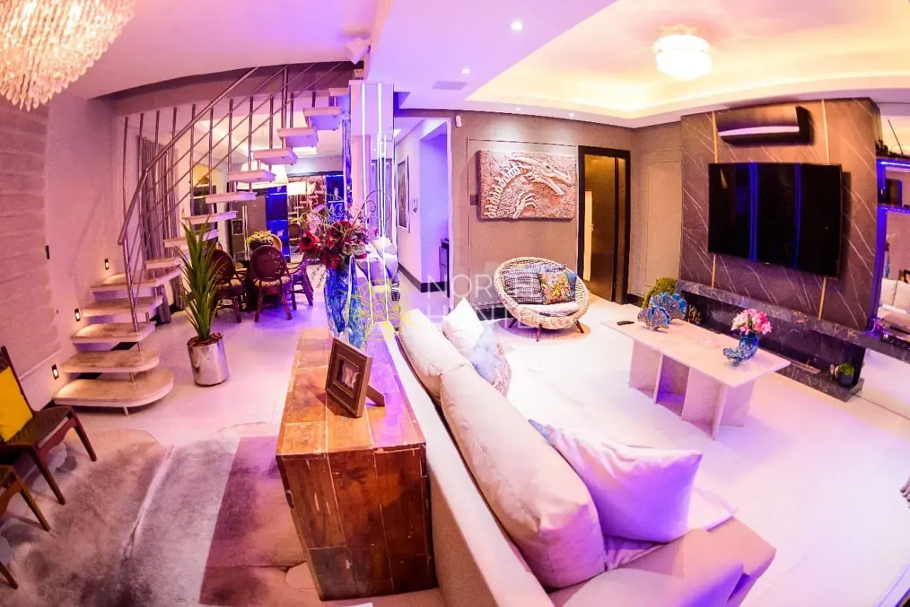 Casa con 5 dormitorios y cocina de concepto abierto — photo 67