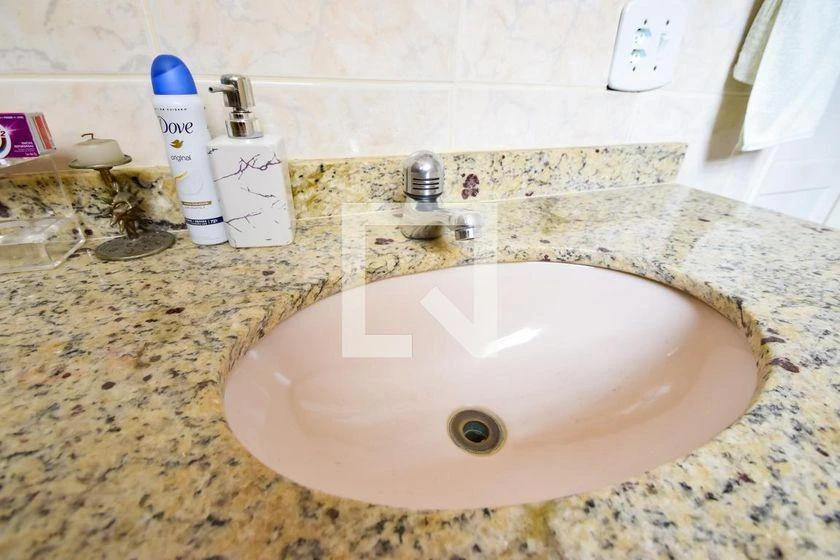 Rental house with 6 bedrooms and 260 m² total area — photo 34