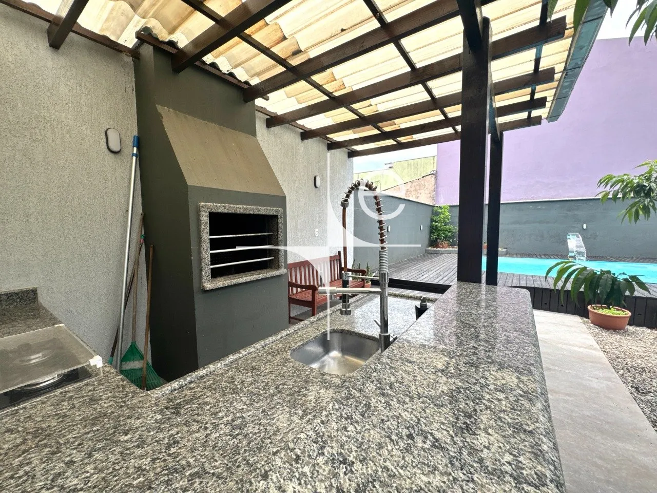 3-bedroom house with a grill on the balcony — photo 26