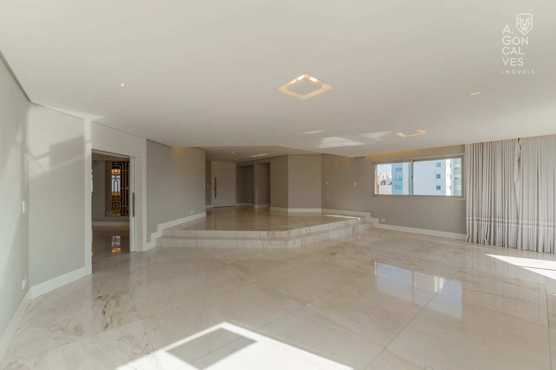 479 m² apartment with 4 bedrooms and 4 parking spaces — photo 7