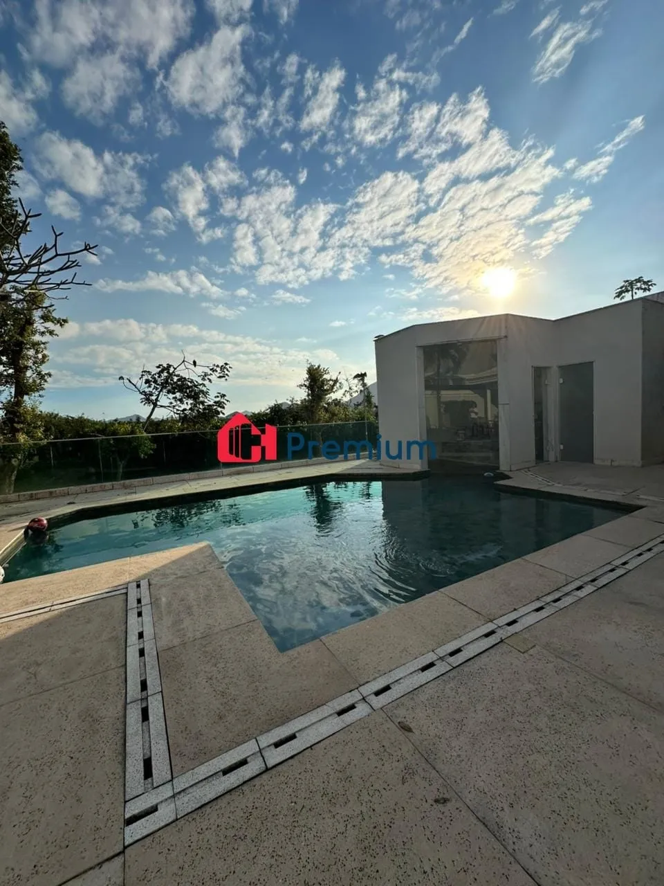 4-bedroom house with 5 bathrooms and a balcony grill — photo 14