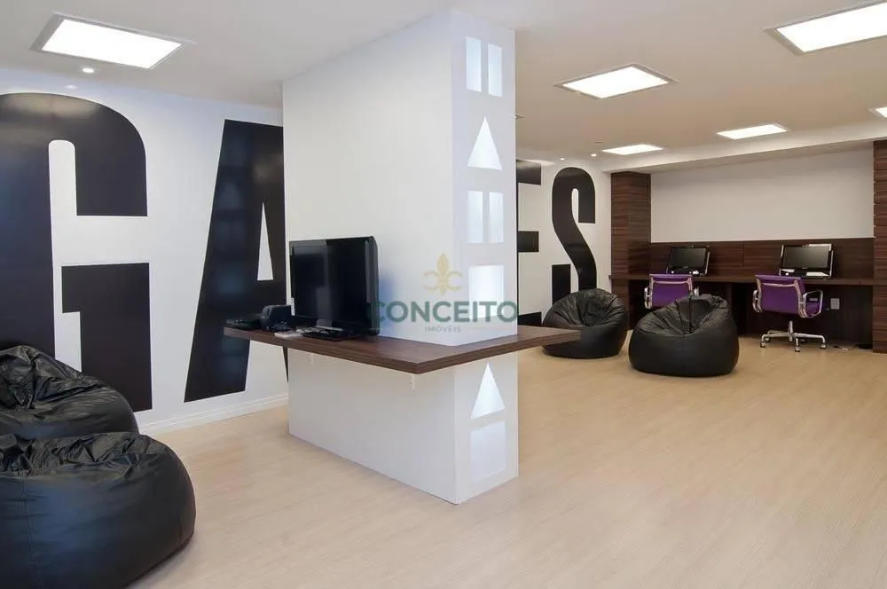 2-bedroom apartment with a walk-in closet in Florianópolis — photo 24