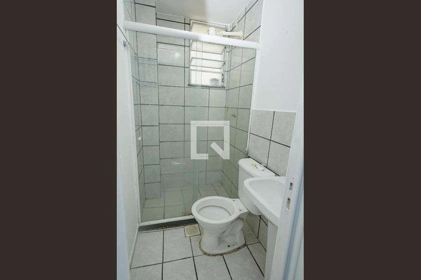 46 m² rental apartment with 2 bedrooms and glass shower — photo 6
