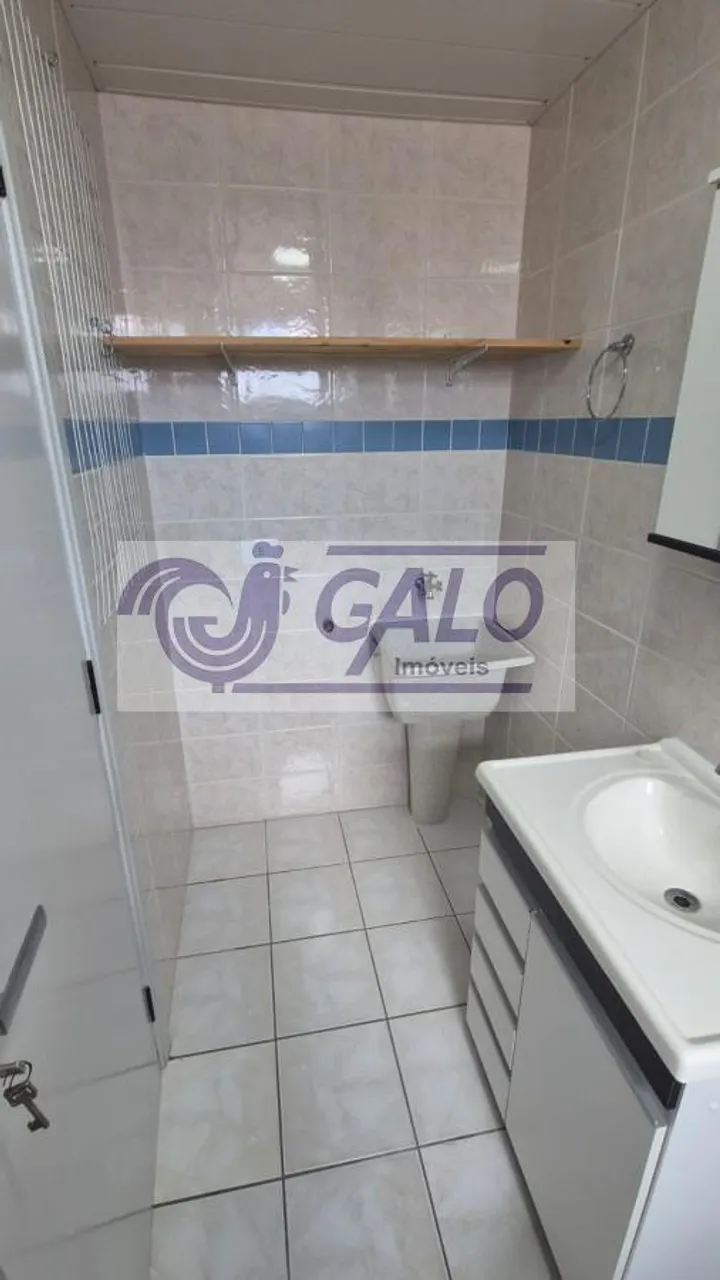 Rental apartment with a glass shower and 1 bedroom — photo 9