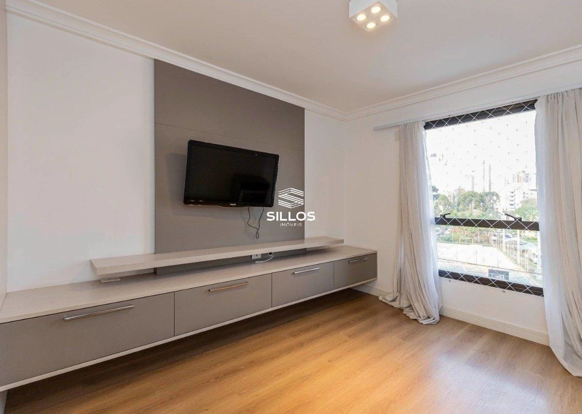 124 m² apartment with a bathtub and a walk-in closet — photo 35