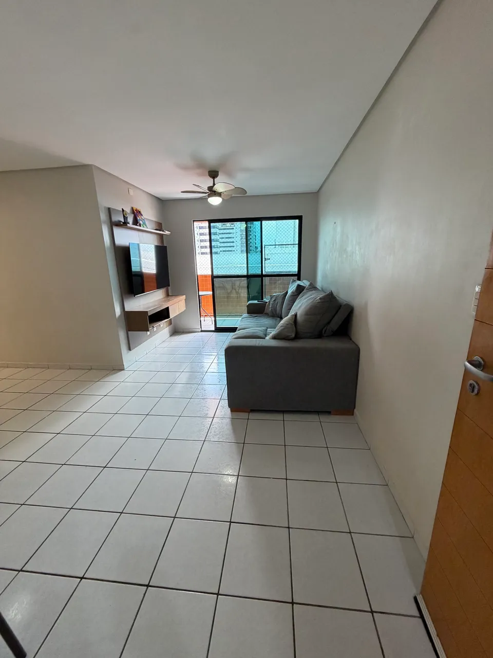 3-bedroom 3-bath apartment with a parking space
