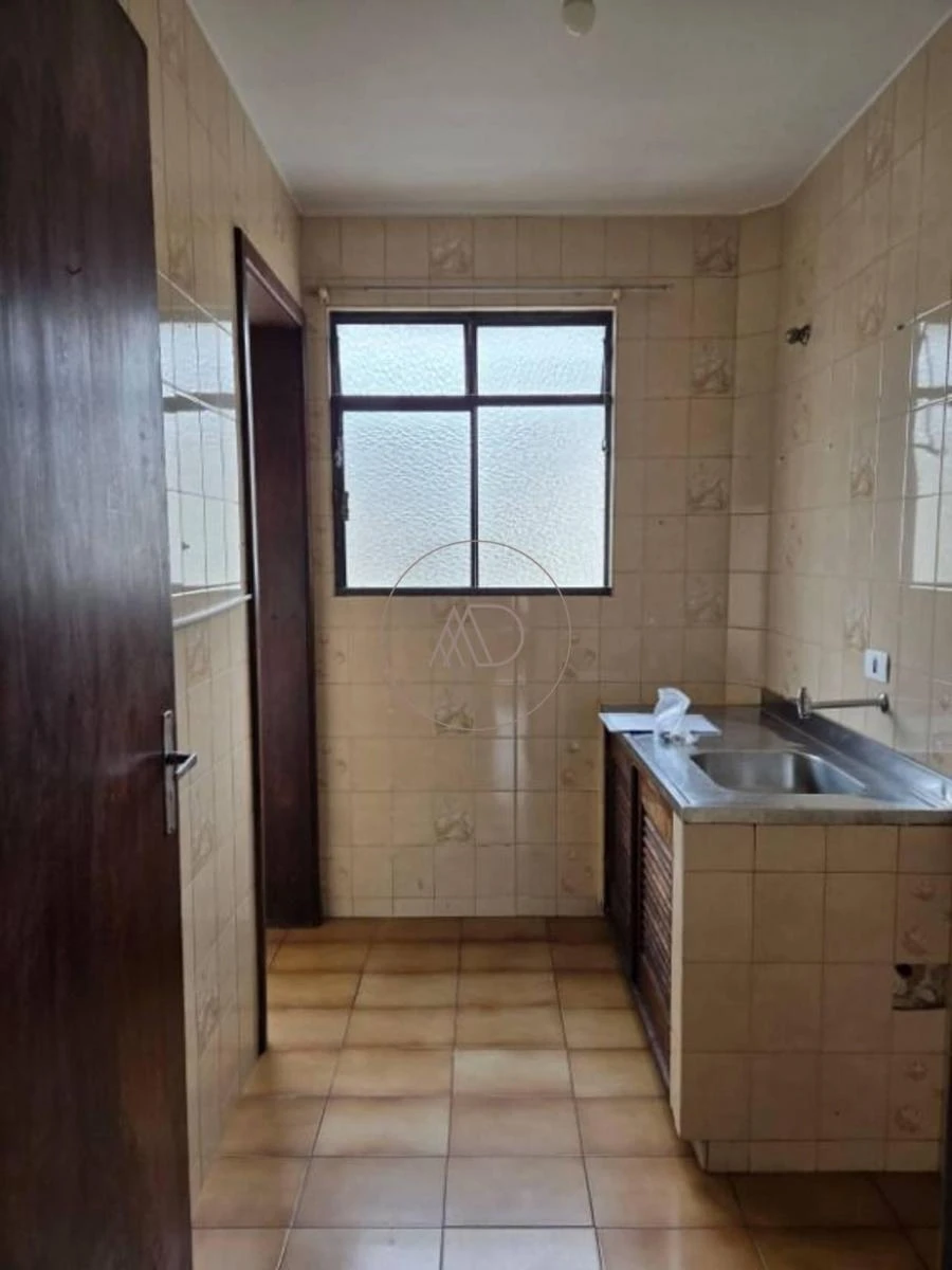Wood or laminate floors in a one-bedroom apartment, 36 m² — photo 4
