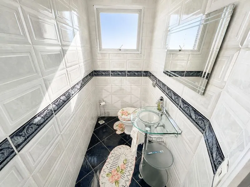 Furnished house, 350 m², with a water view — photo 16