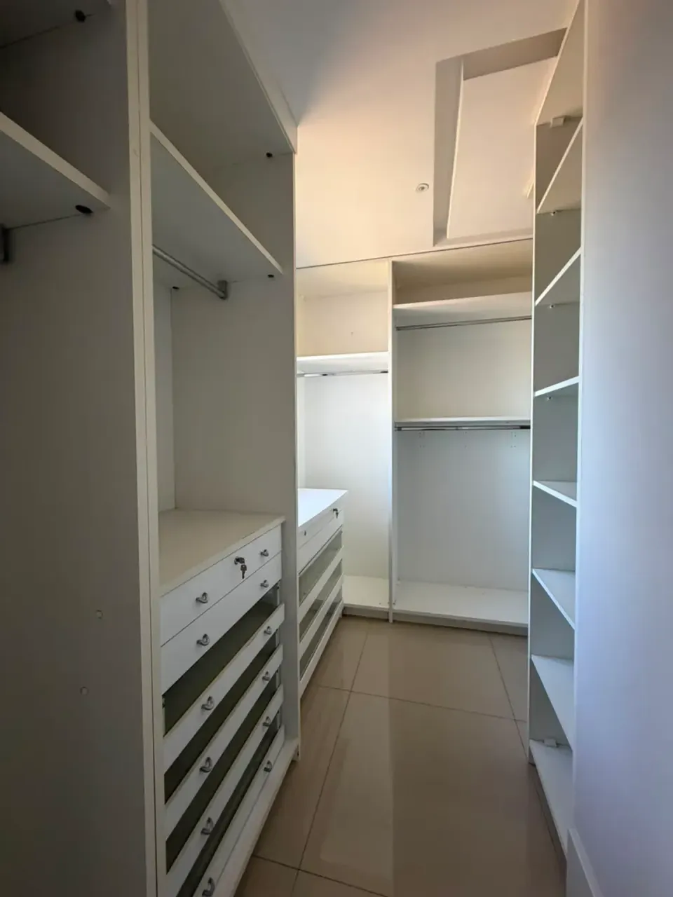 4-bedroom apartment with 5 bathrooms and 226 m² — photo 5