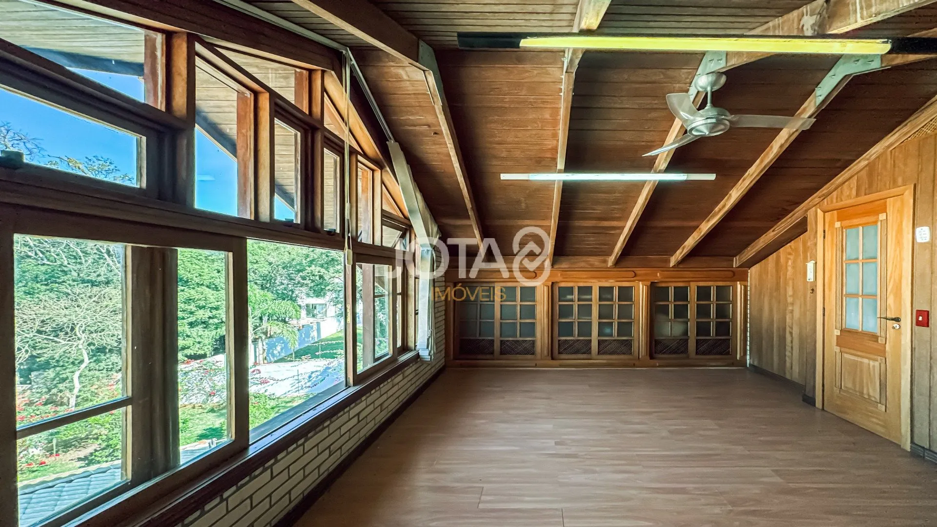Furnished 532 m² home with yard and private BBQ — photo 24