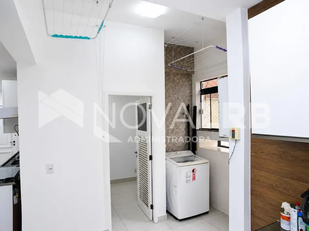 4-bedroom apartment with enclosed glass balcony — photo 62