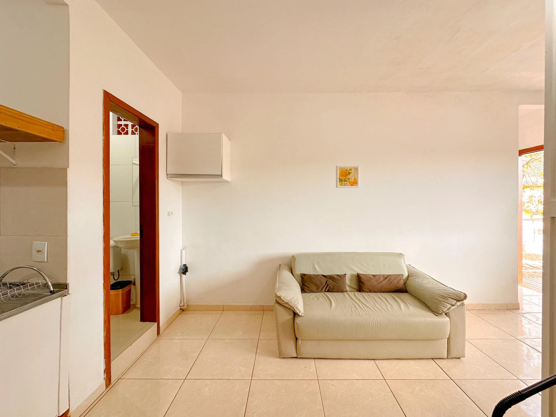 Apartamento amueblado de 1 dormitorio con balcón — photo 22
