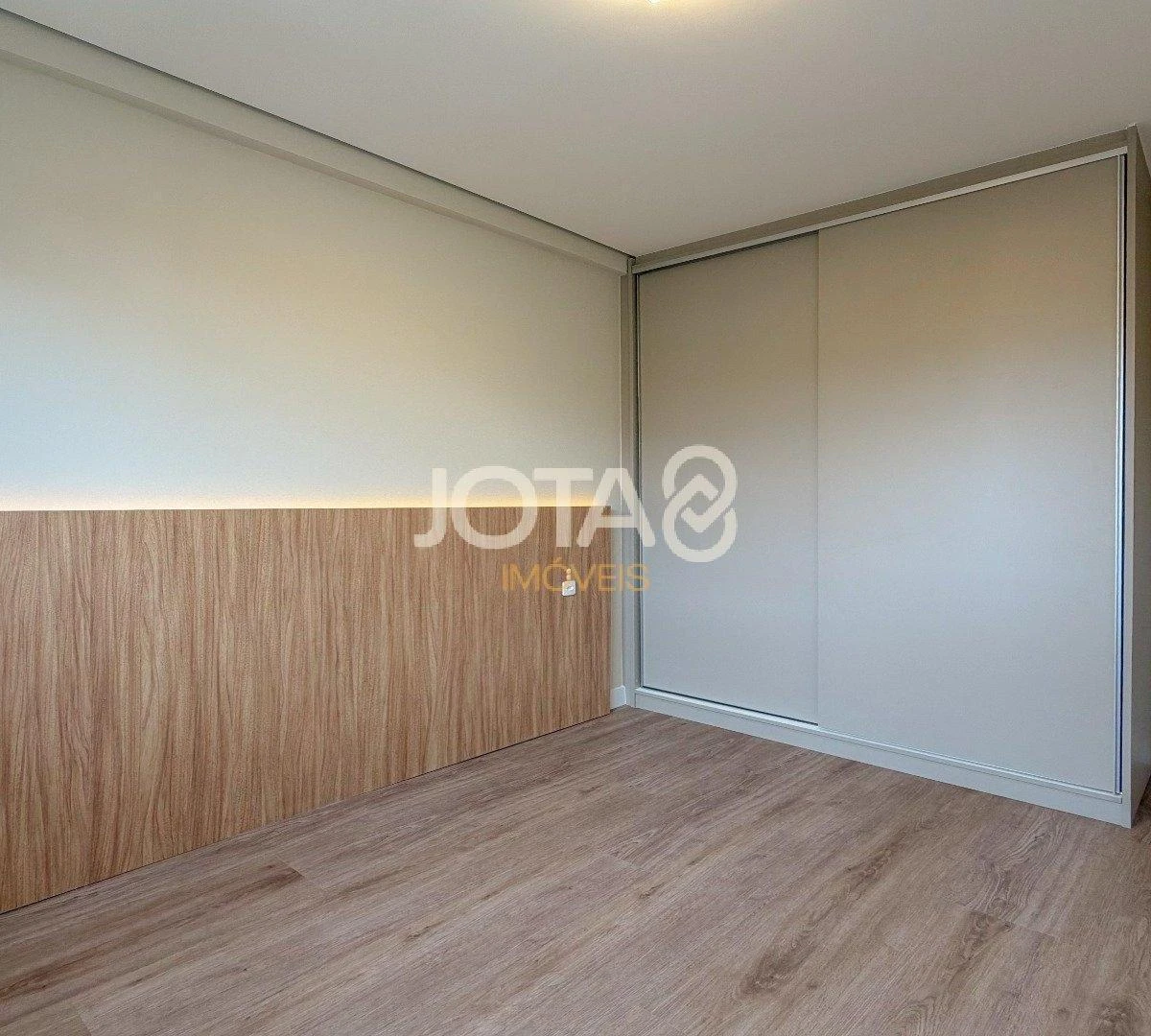 Furnished apartment with 1 parking spot and open-plan kitchen — photo 28