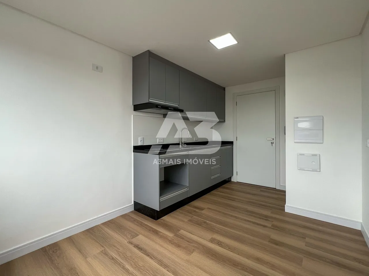 Studio, 26 m², with wood or laminate floors — photo 6
