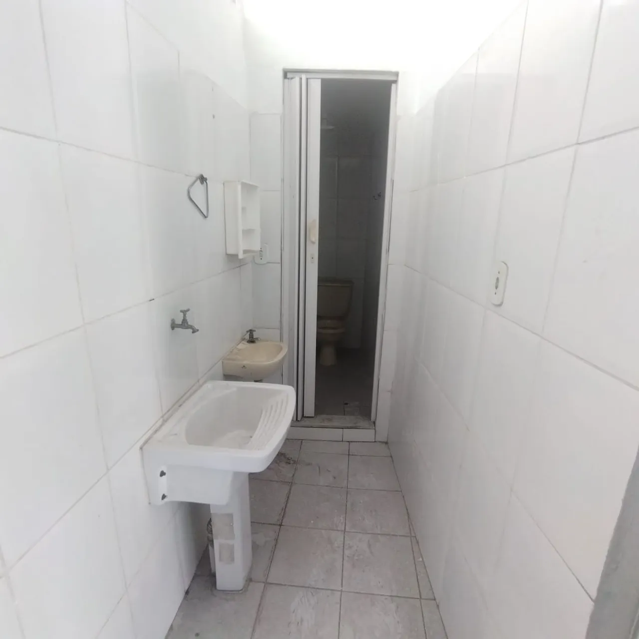 Rental house with a compact gas kitchenette — photo 6