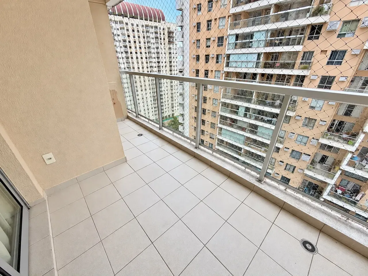 3-bedroom apartment in a building with a gym — photo 7