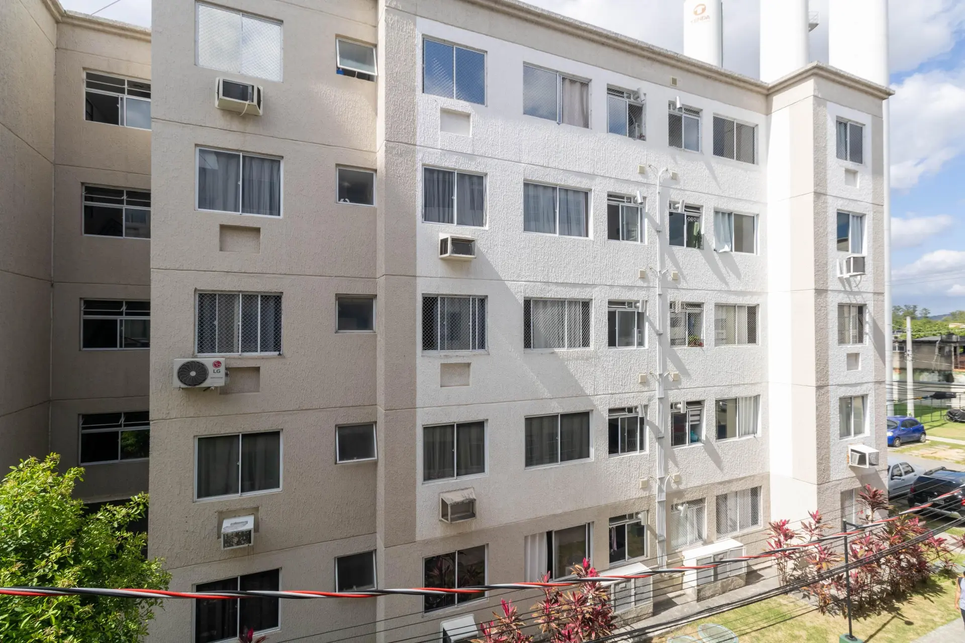 2-bedroom apartment in a building with a gym — photo 4