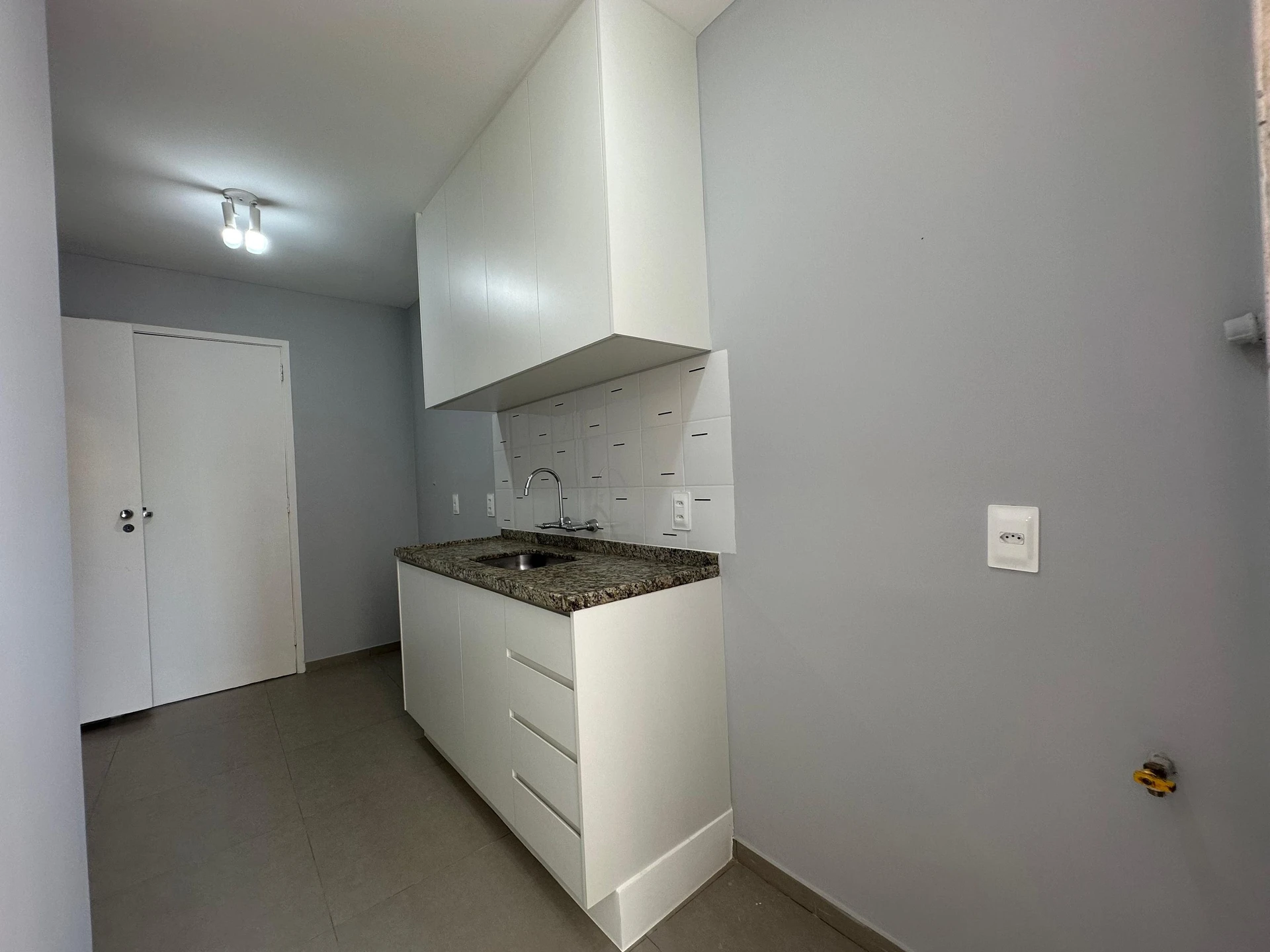 Квартира 82 м² із заскленим балконом та видом на гори — photo 18