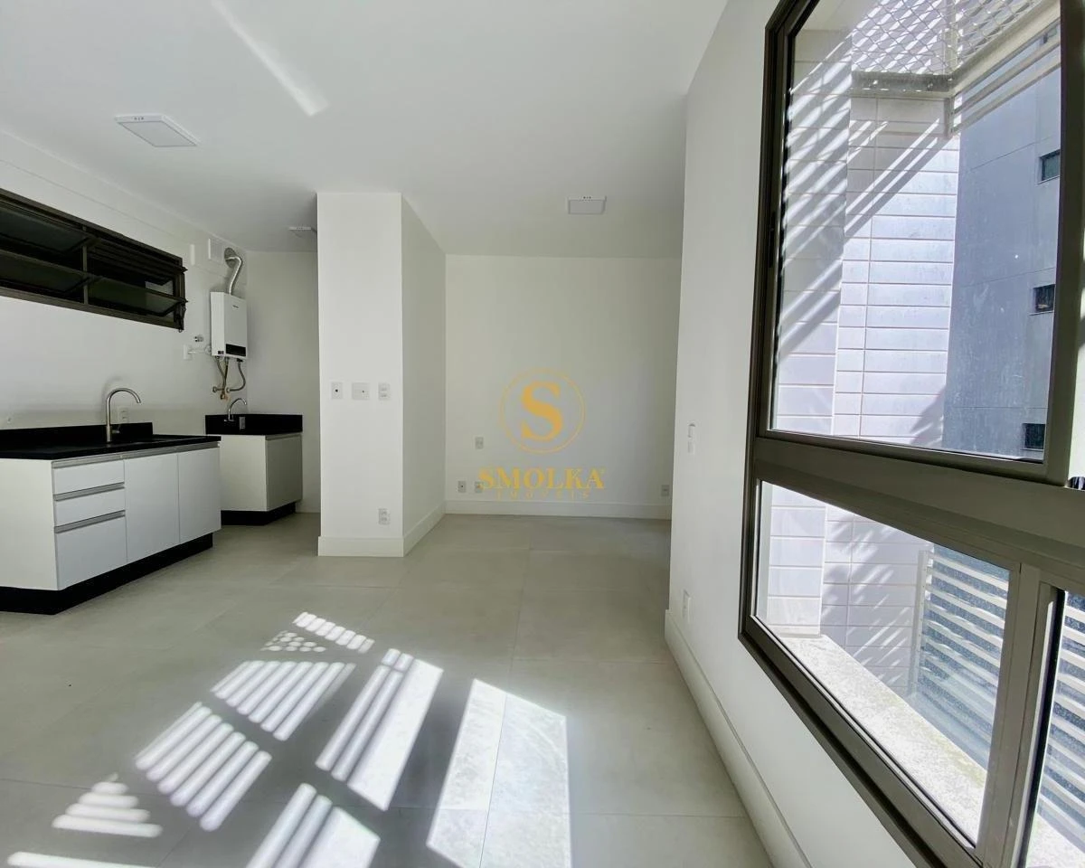 Studio in a building with a pool — photo 8