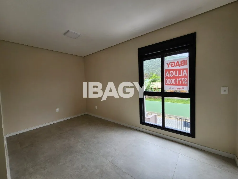 House with 3 bedrooms and an open-plan gas kitchen — photo 7