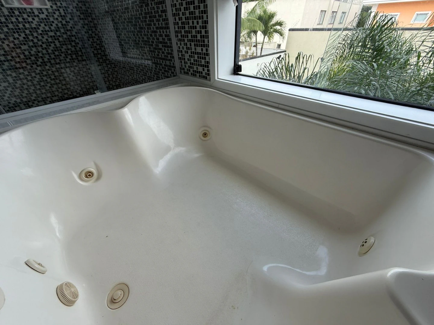 Furnished house with 5 en-suite bedrooms and 600 m² — photo 2