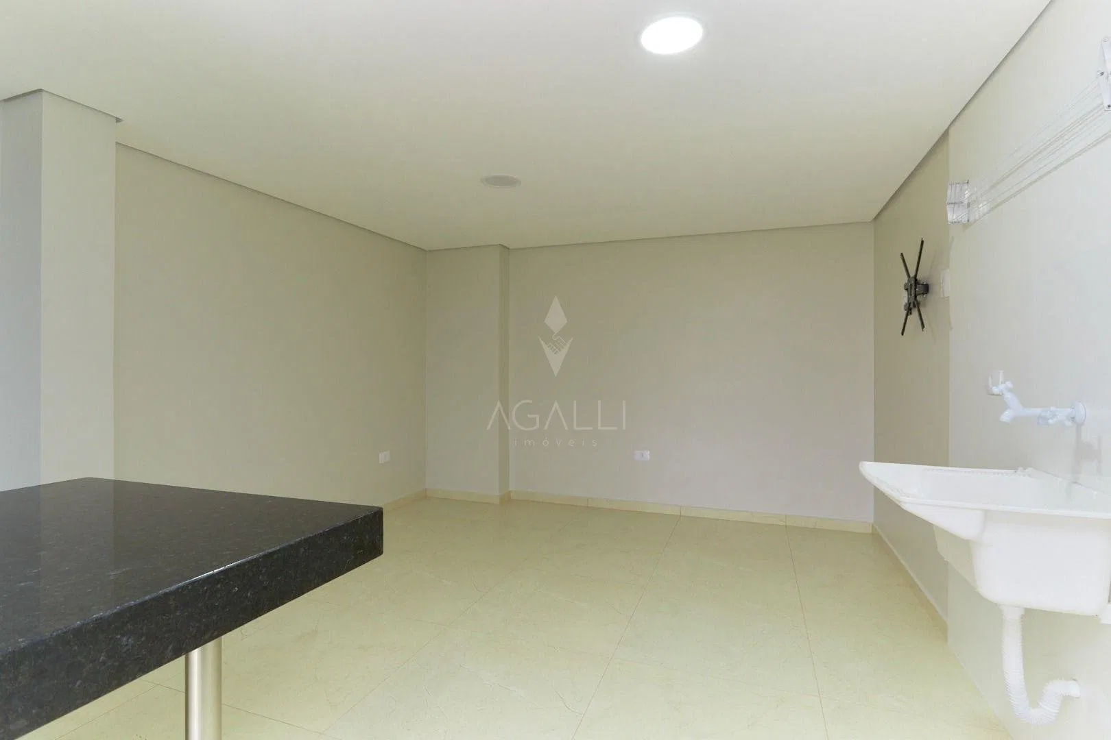 25 m² unfurnished studio with glass shower stall — photo 6