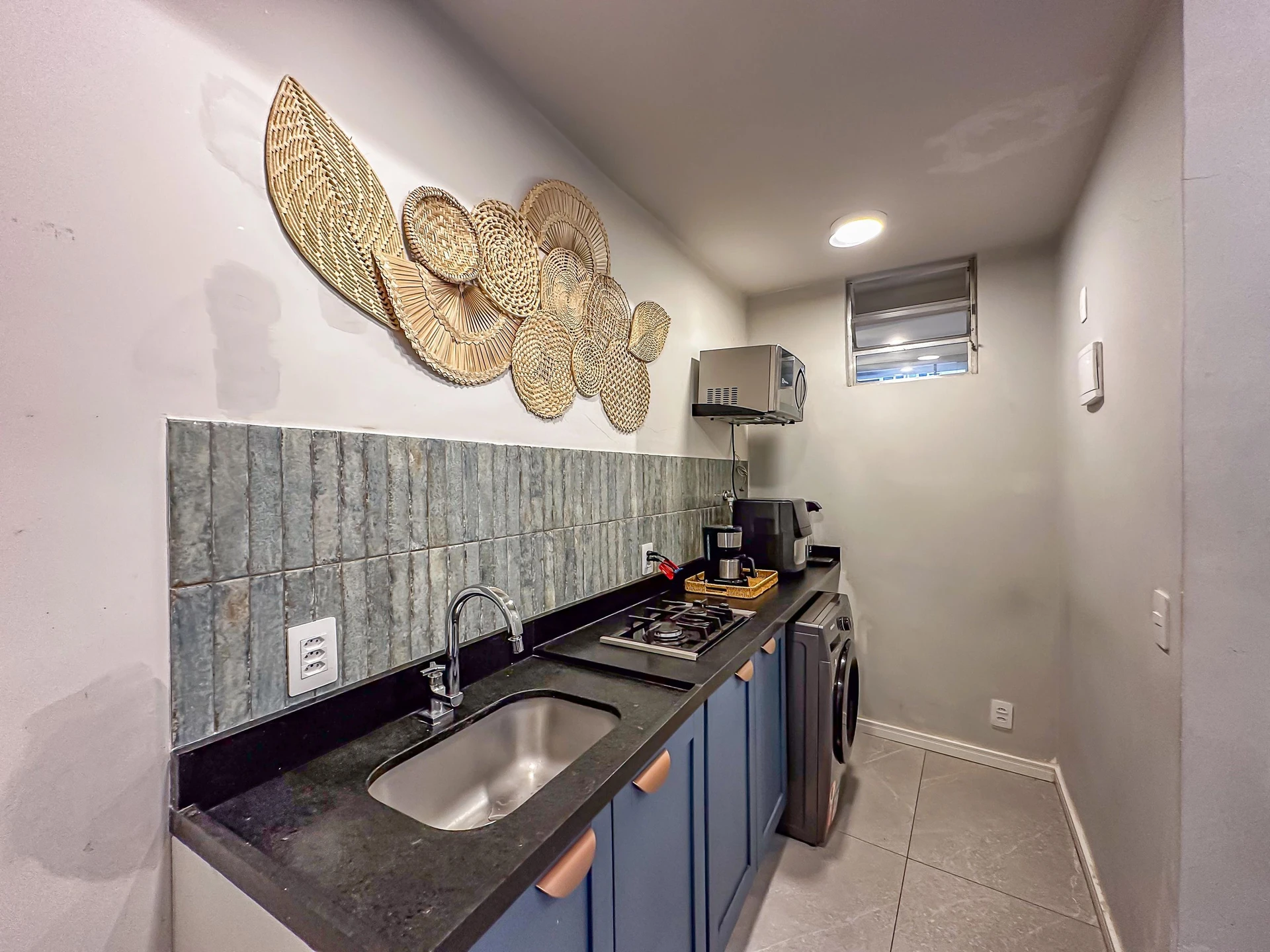 Furnished studio with glass shower and 1 bedroom — photo 5