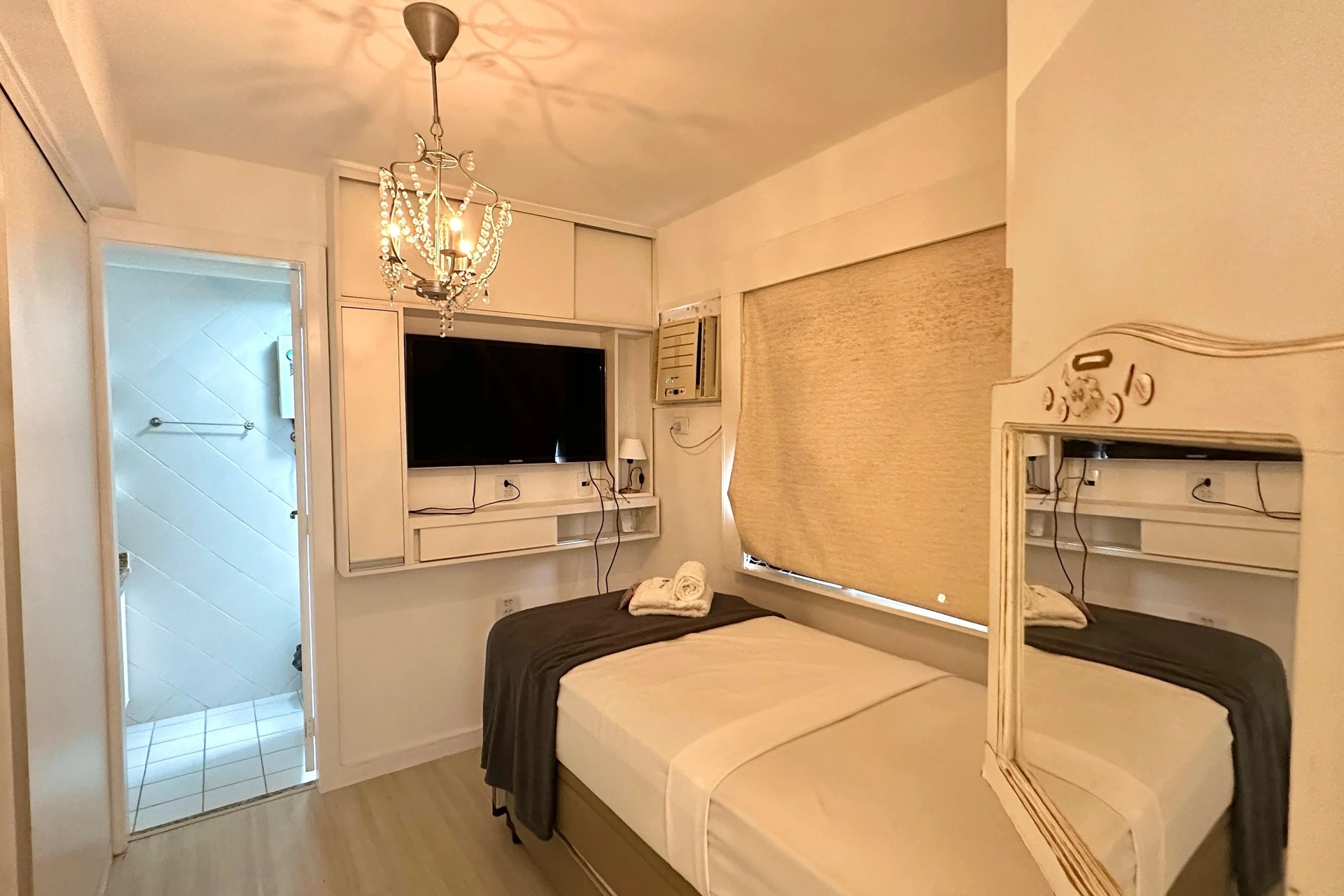 Furnished apartment with an open kitchen and 2 en-suite bedrooms — photo 8