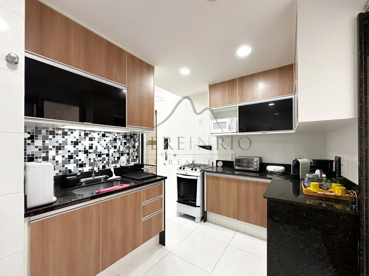 Furnished 2-bedroom apartment with 2 parking spots on 8th floor — photo 4