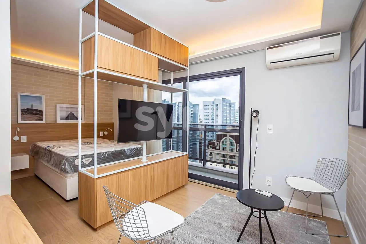 Apartamento de 1 dormitorio con cocina abierta y balcón — photo 2