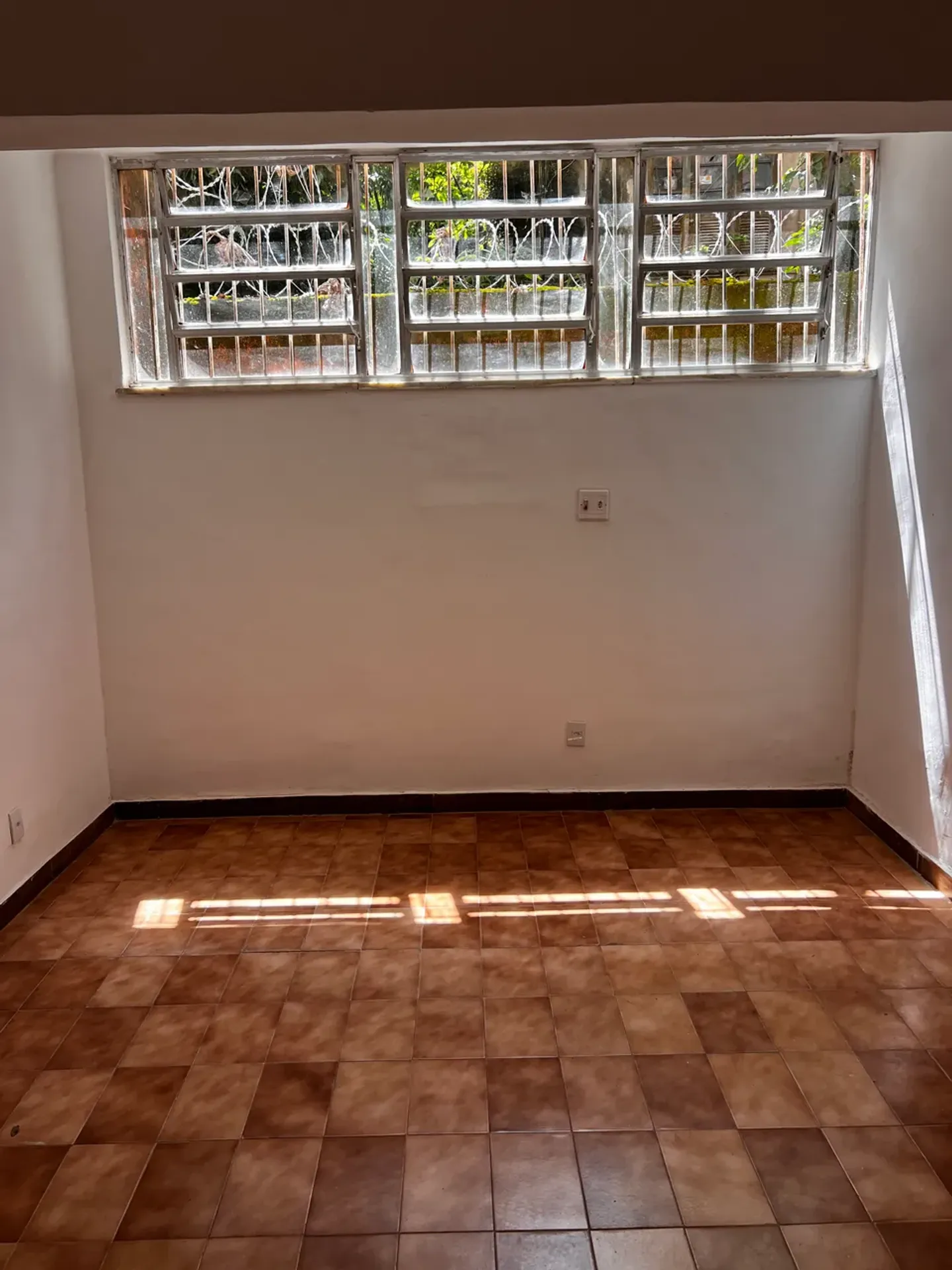 Немеблированная квартира с 1 спальней и 100 м² — photo 12