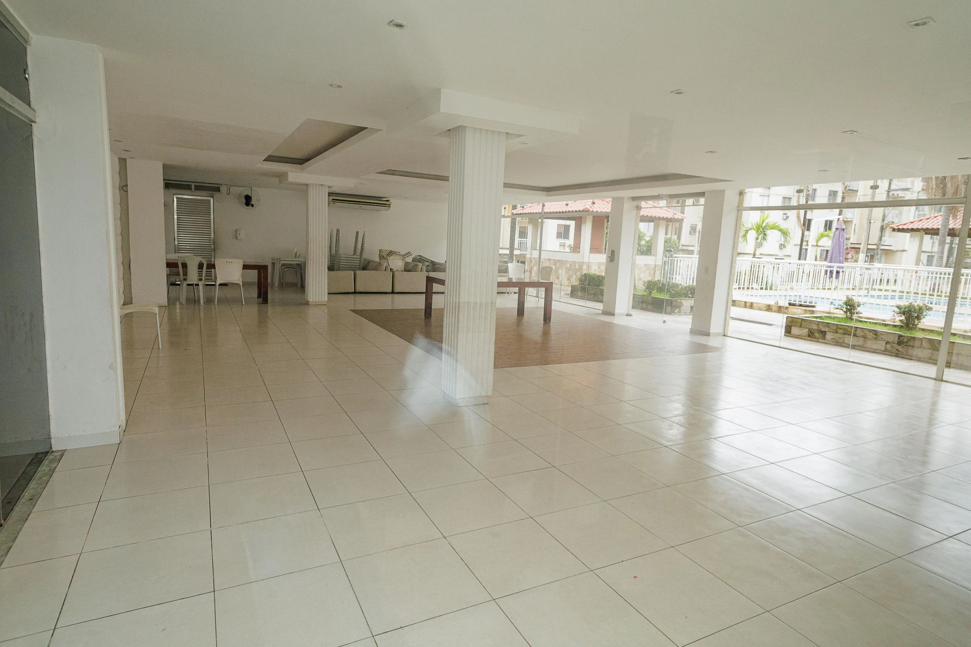 Unfurnished 2-bedroom apartment with 1 bathroom and parking — photo 23