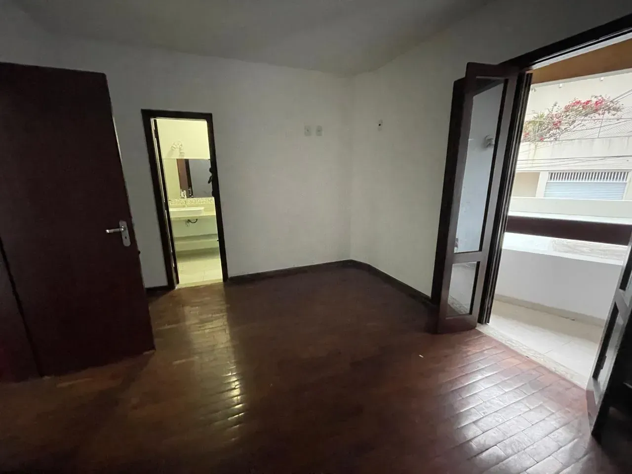 Casa triplex com 4 quartos, 2 banheiros e vaga — photo 11