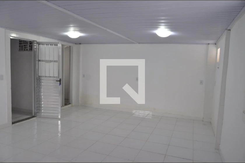Unfurnished studio with balcony and private garden — photo 13