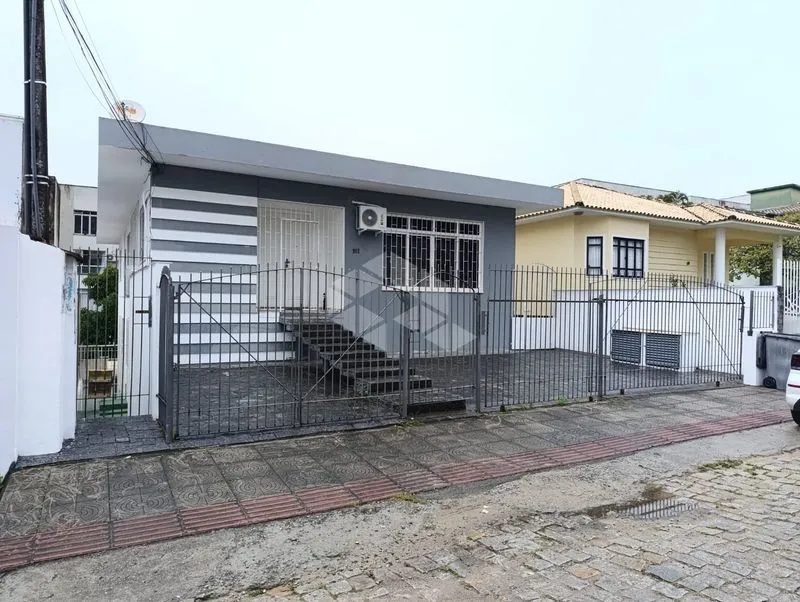 Apartamento en planta baja con 2 dormitorios y 60 m² con balcón