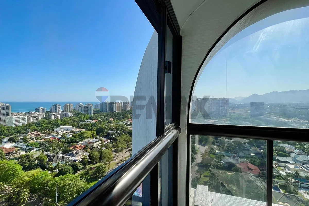 Duplex penthouse with 3 en-suite bedrooms and 200 m² — photo 26