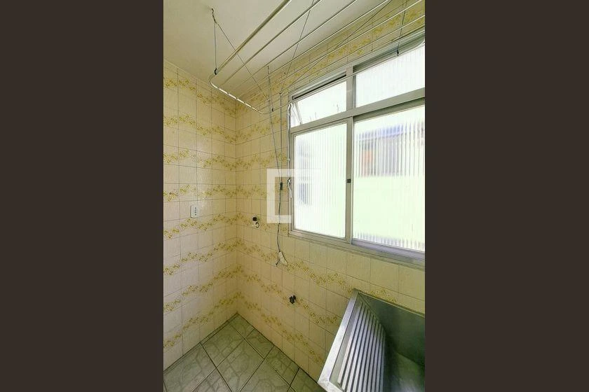 2-bedroom apartment in a building with a gym — photo 10