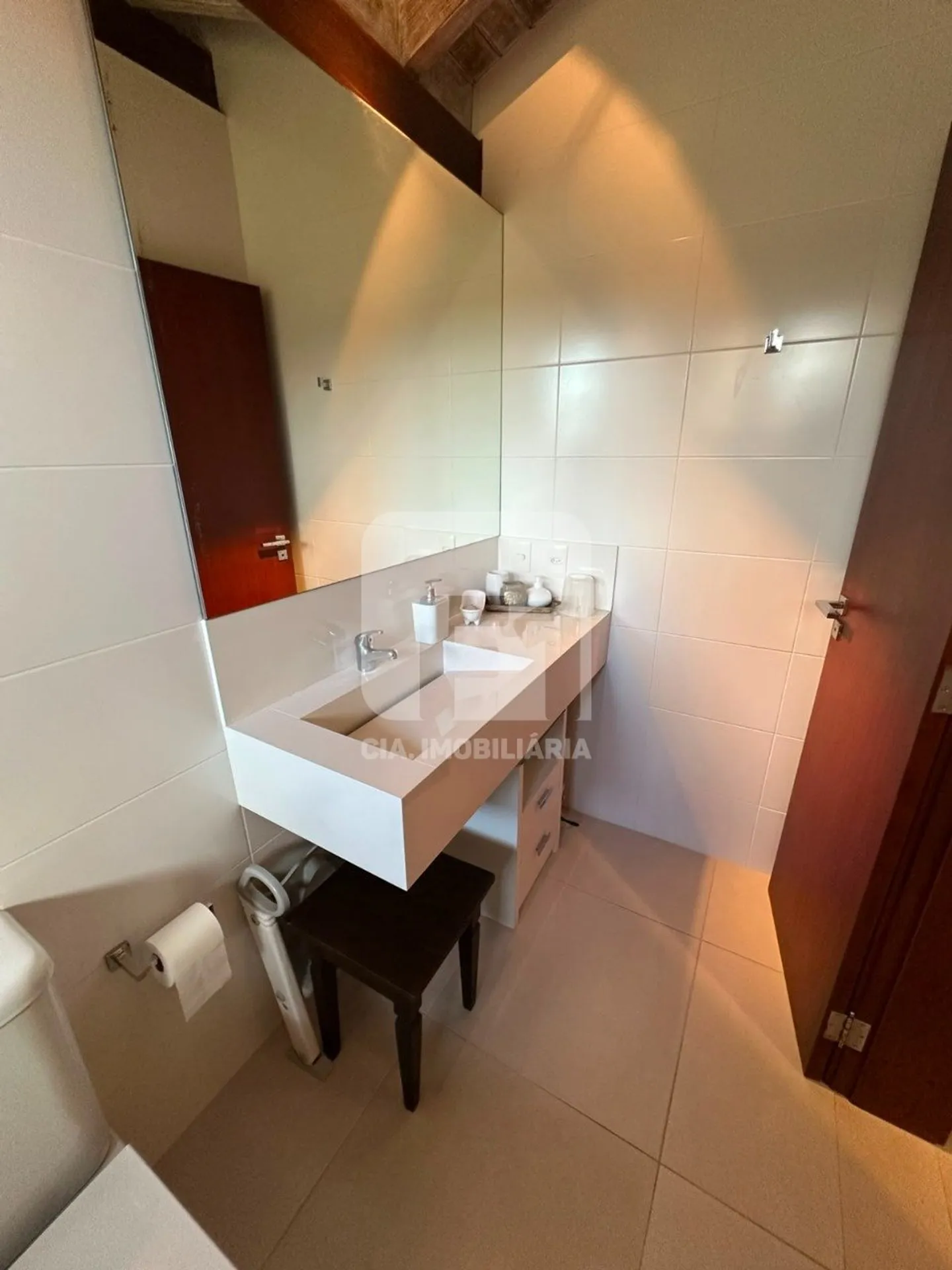 Furnished house with 6 bedrooms and 650 m² total — photo 56