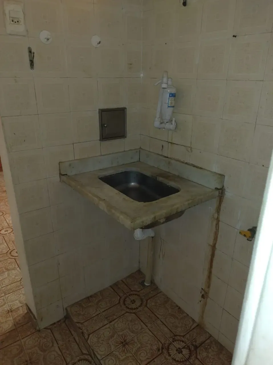 1-bedroom apartment with a compact kitchenette and 25 m² — photo 6