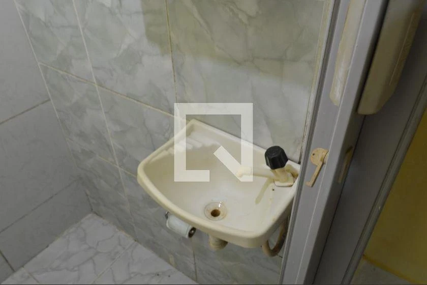 Apartamento de 1 dormitorio con cocina separada y ducha eléctrica — photo 6
