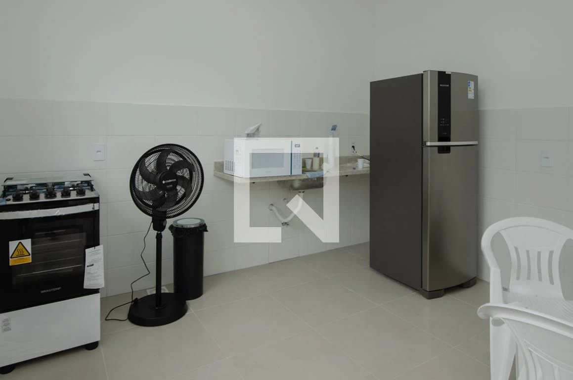 Furnished 2-bedroom apartment with 1 bathroom and mountain view — photo 37
