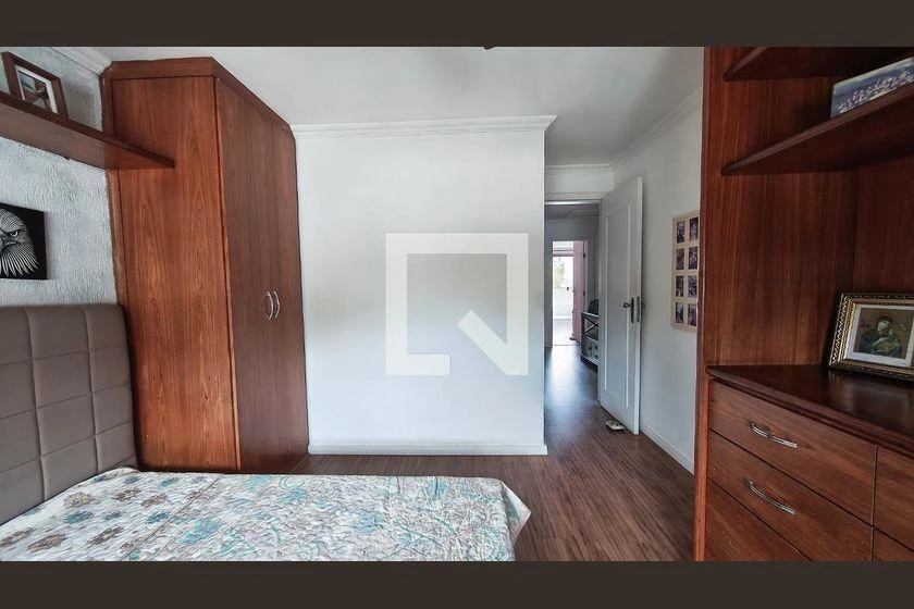 290 m² house with a bathtub and a walk-in closet — photo 38