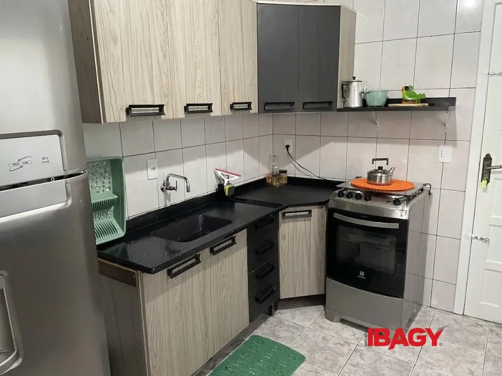 3-bedroom house with a water view in Florianópolis — photo 13