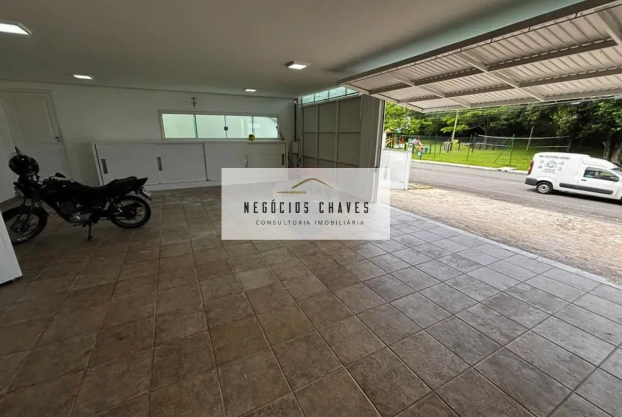 House with 5 bedrooms, 784 m² and separate kitchen — photo 17