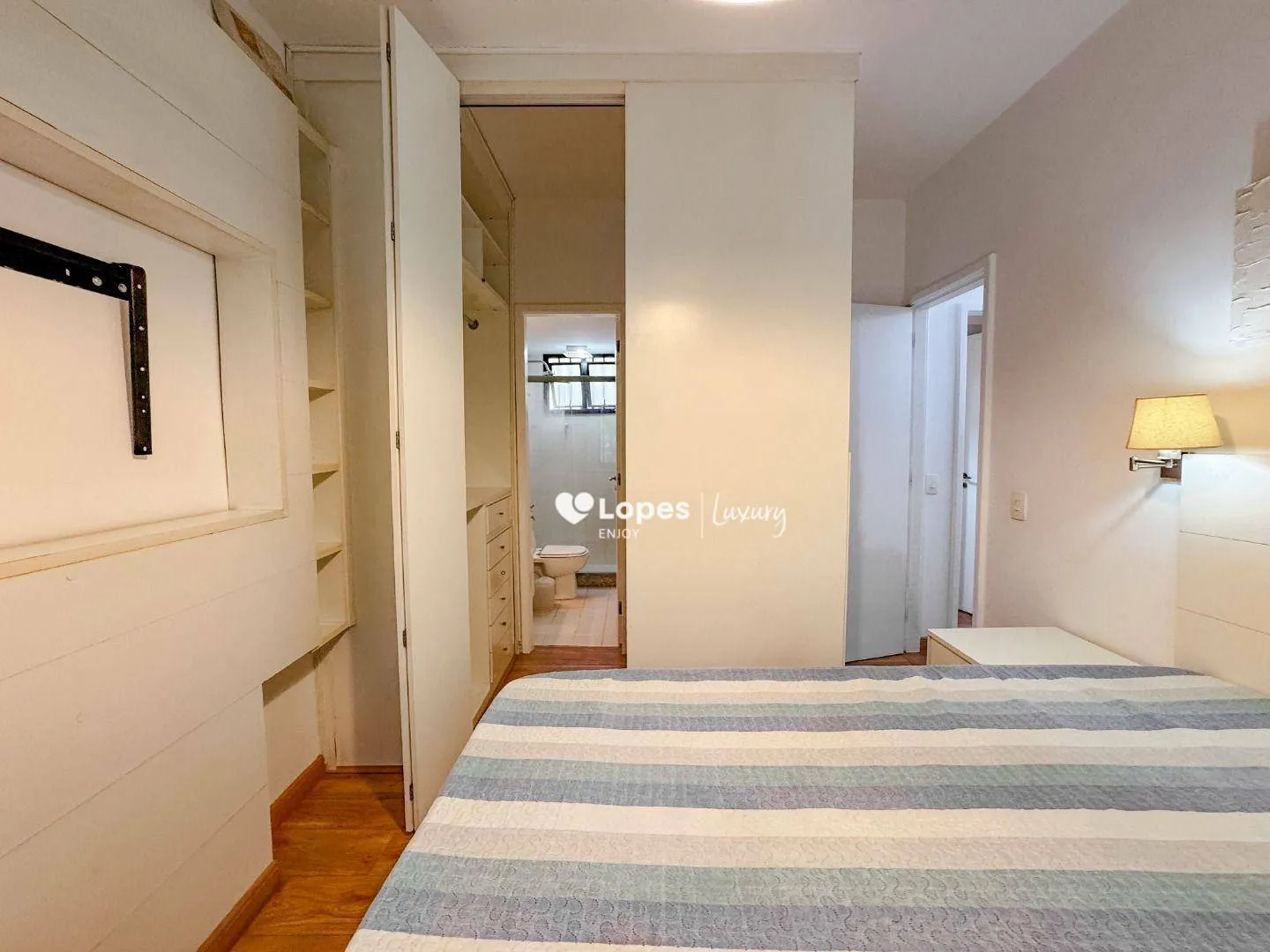 100 m² apartment with 3 bedrooms and a balcony — photo 49