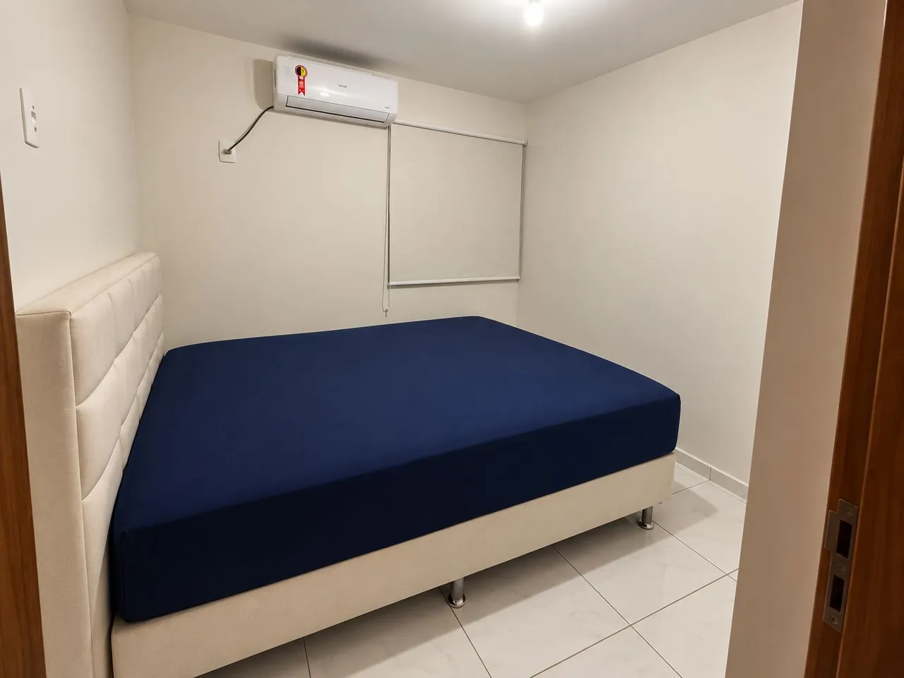 One-bedroom apartment in a building with a pool