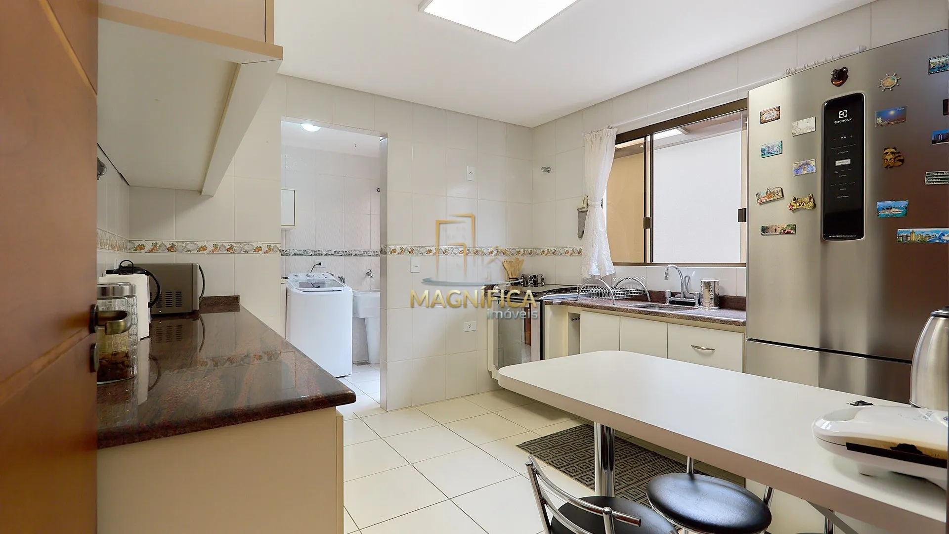 House with 3 bedrooms and 3 bathrooms, no parking — photo 7